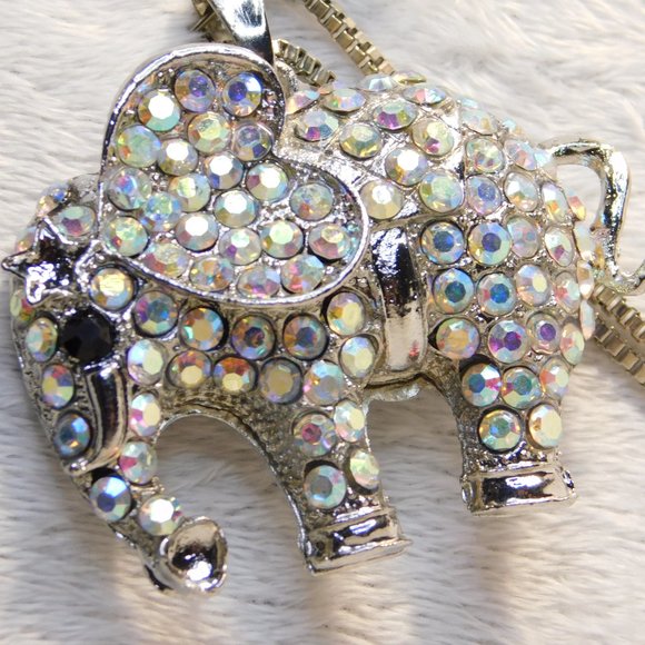 ELEPHANT Pendant Silver tone with chain - Picture 4 of 11